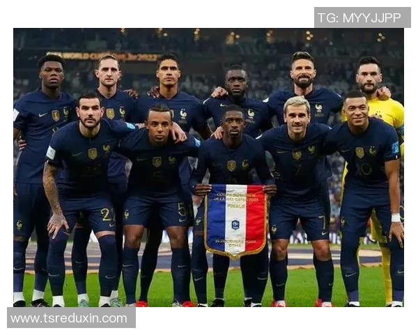 退役黑人足球明星的传奇人生与社会影响探讨